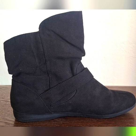 True Craft Women's Addison Ankle Boots Black Strap Buckle Pull On Size 8M - Picture 5 of 9